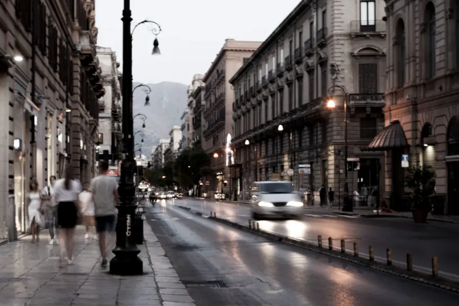 Mobilità in Italia: com'è cambiato il panorama urbano tra traffico, parcheggi e veicoli elettrici