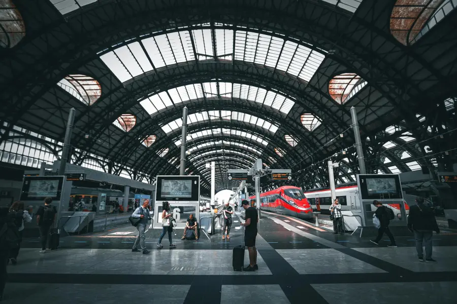 Collegamenti tra stazioni ferroviarie di Milano: guida pratica agli spostamenti