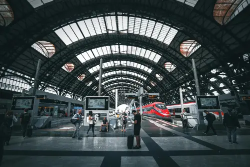Collegamenti tra stazioni ferroviarie di Milano: guida pratica agli spostamenti